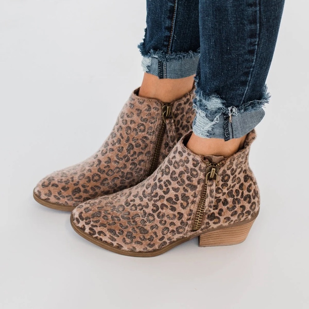 Very G leopard booties